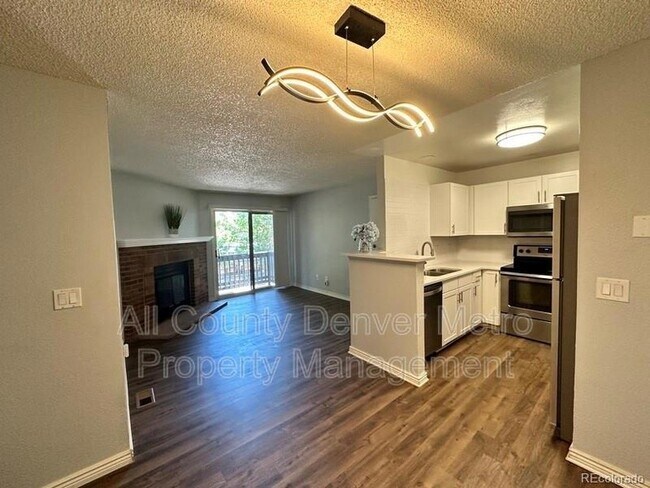 Foto del edificio - 7881 Allison Way