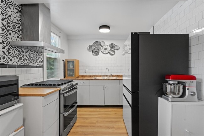 Building Photo - 39 Grandfield St