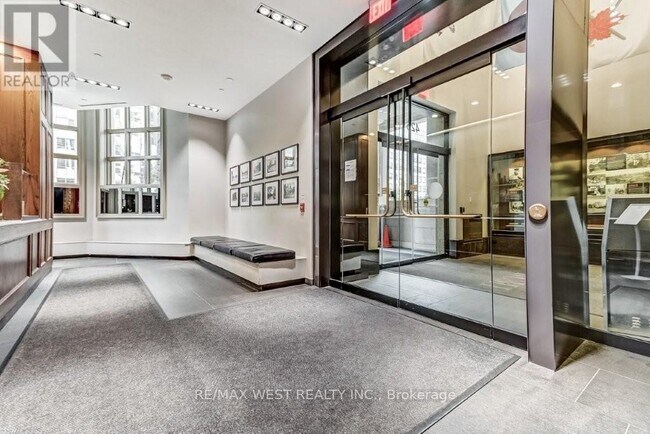 Photo du bâtiment - 426 University Ave