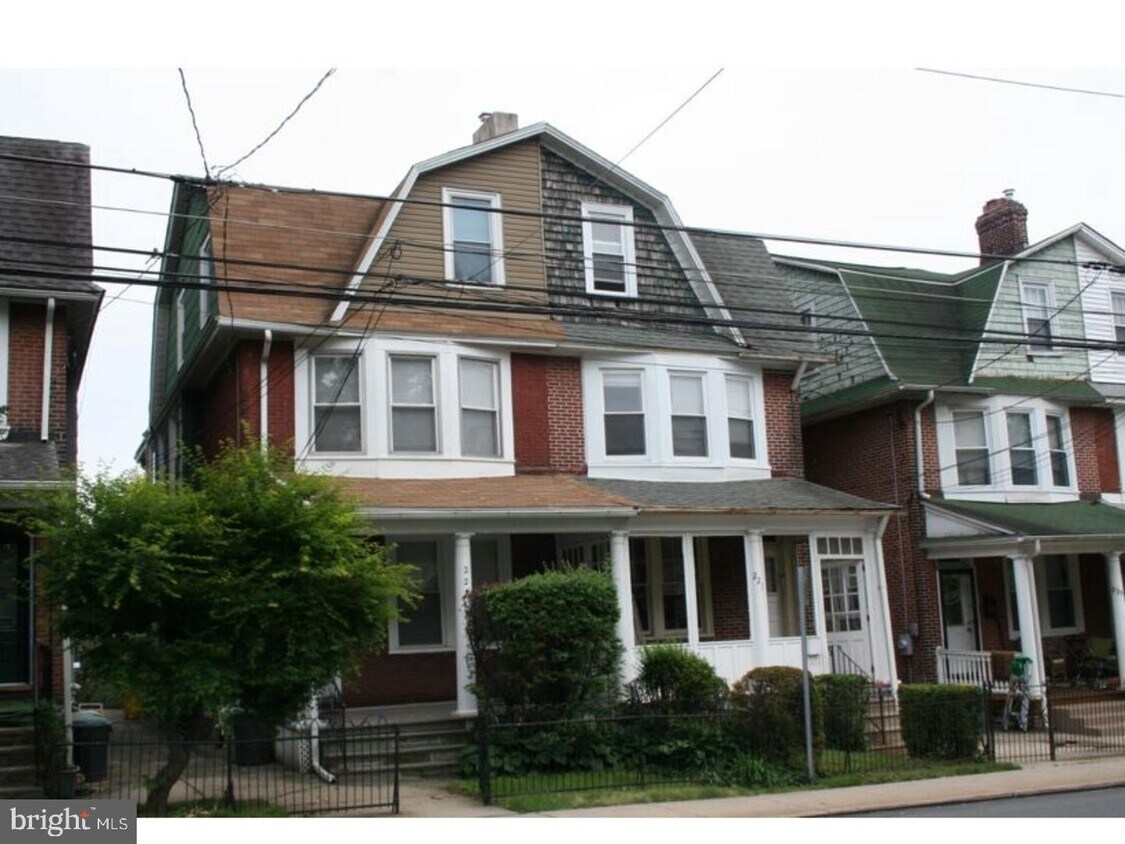 Primary Photo - 221 Ardmore Ave