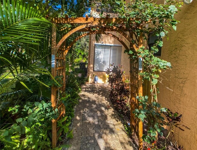 Building Photo - 956 Mockingbird Ln