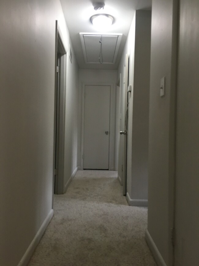 Building Photo - Cozy 2 Bedroom 2 Bathroom Home minutes fro...