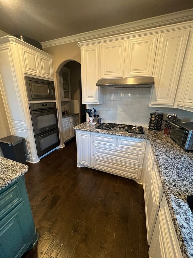 Foto del edificio - 6 Bedroom Single Family Home in Fort Worth