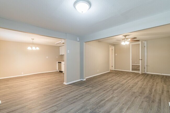 Building Photo - 211 Pierian Ave