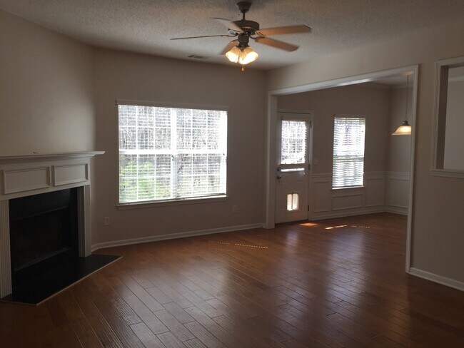 Building Photo - 230 Southwind Ln