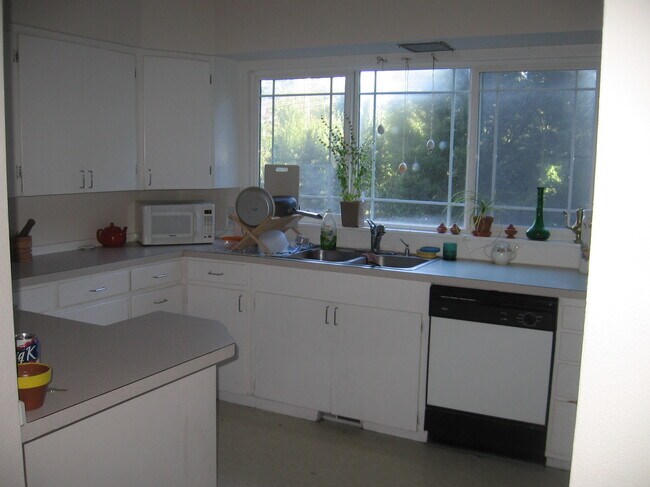 Building Photo - 3001 4th Ave W