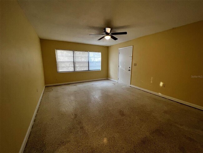 Building Photo - 1030 Park Dr