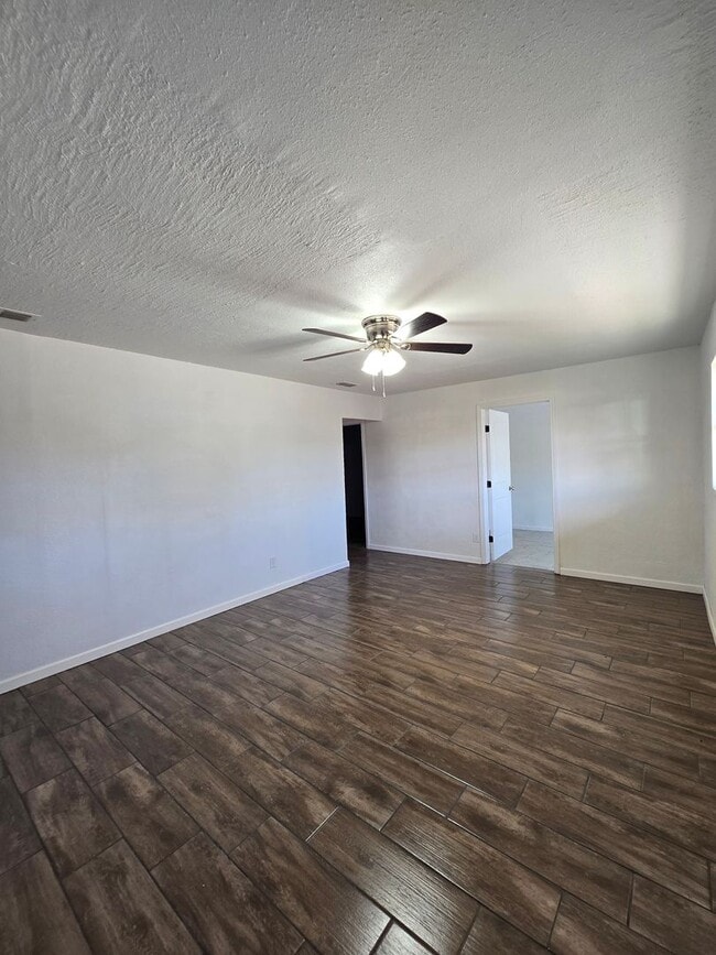 Building Photo - 208 Lincoln Ave