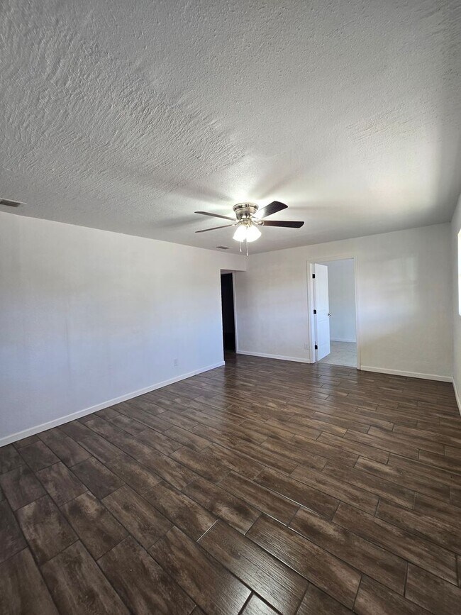 Foto del edificio - 208 Lincoln Ave