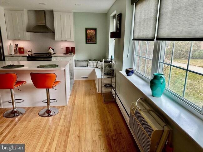 Foto del edificio - 1334 Montgomery Ave