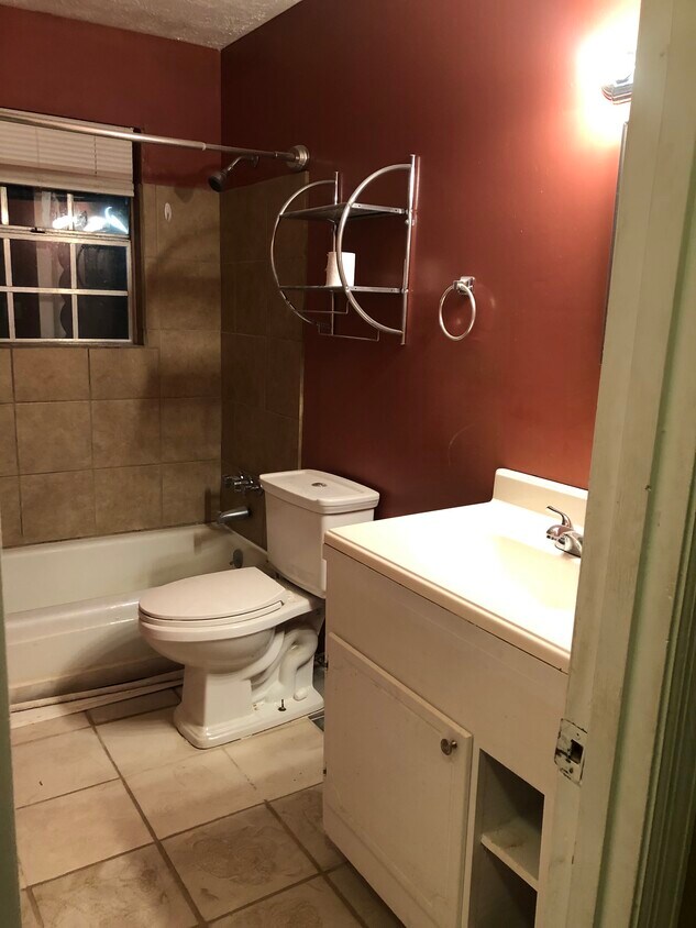 Primary Photo - 122 N Lake Dr