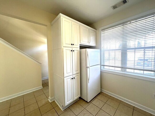 Foto del edificio - 4BRd Carleton Place, Upscale Brick town home, 1 car garage!  Central Wilmington!