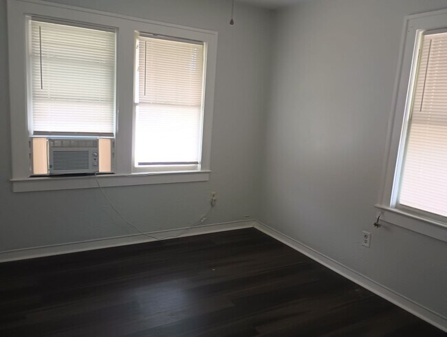 Foto del edificio - Charming 2-Bedroom Apartment Near Downtown...