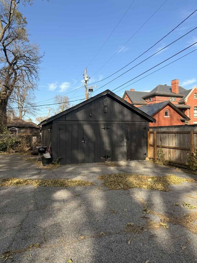 Foto del edificio - 411 S Jackson Ave