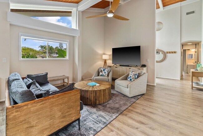 Building Photo - Beautifully Furnished 3 Bedroom 2 Bath Pri...