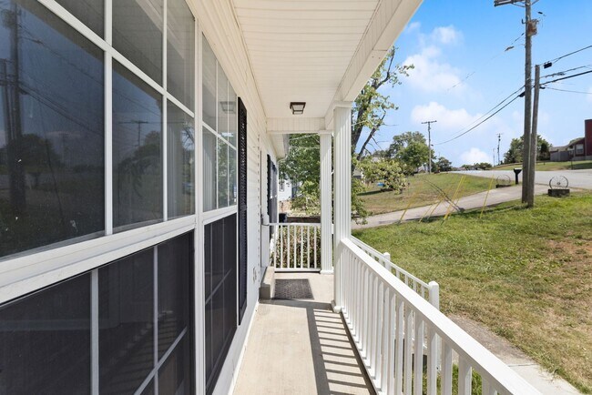 Building Photo - Remodeled 3 bedroom in La Vergne