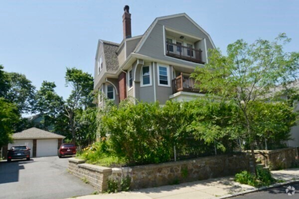Building Photo - 35 Patten St