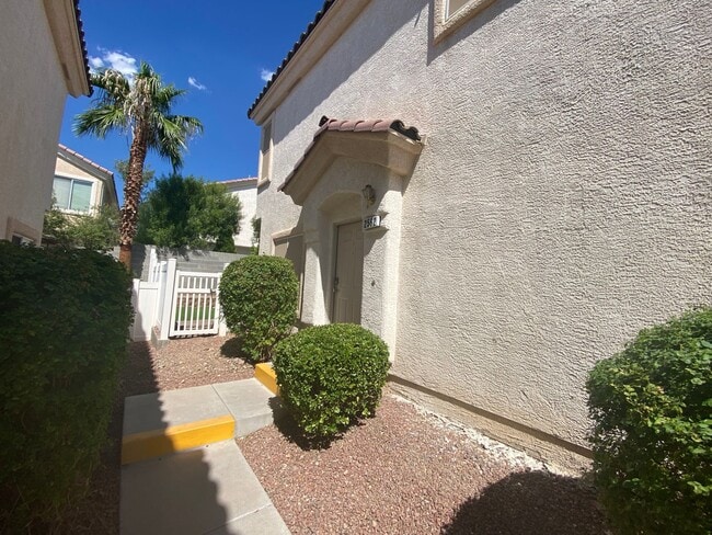Building Photo - 2562 Land Rush Dr