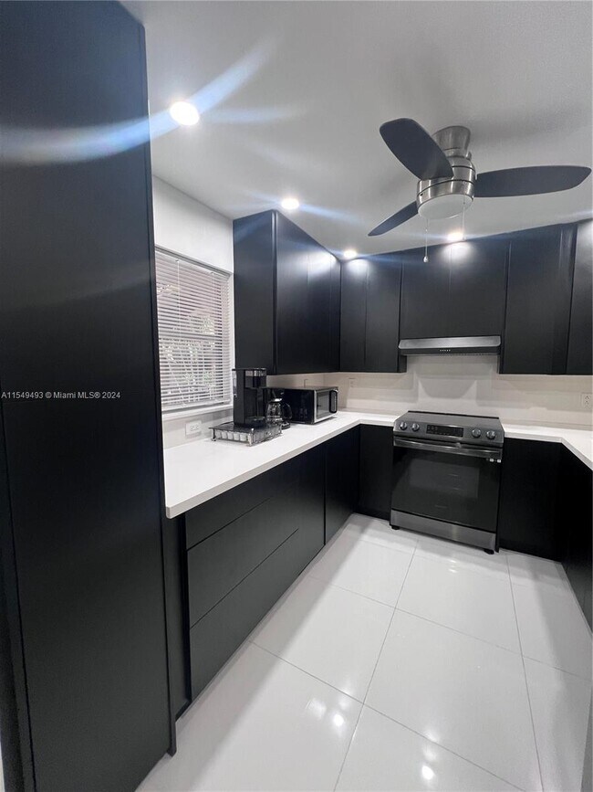 Foto del edificio - 2860 Somerset Dr