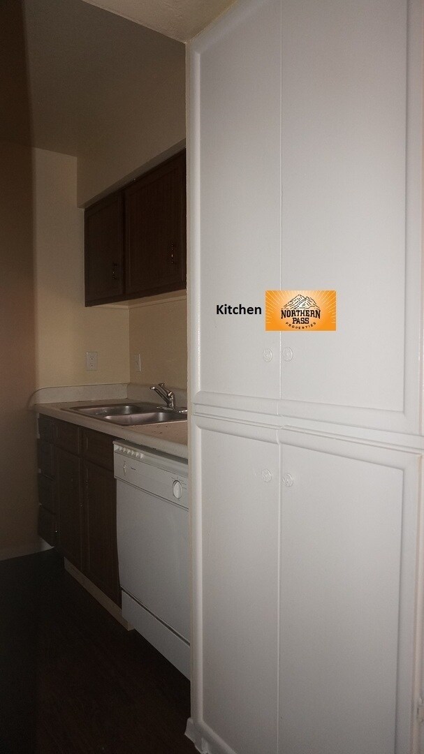 Building Photo - Cozy 1 Bedroom Apartment