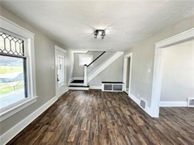 Building Photo - 808 Cunningham Ave