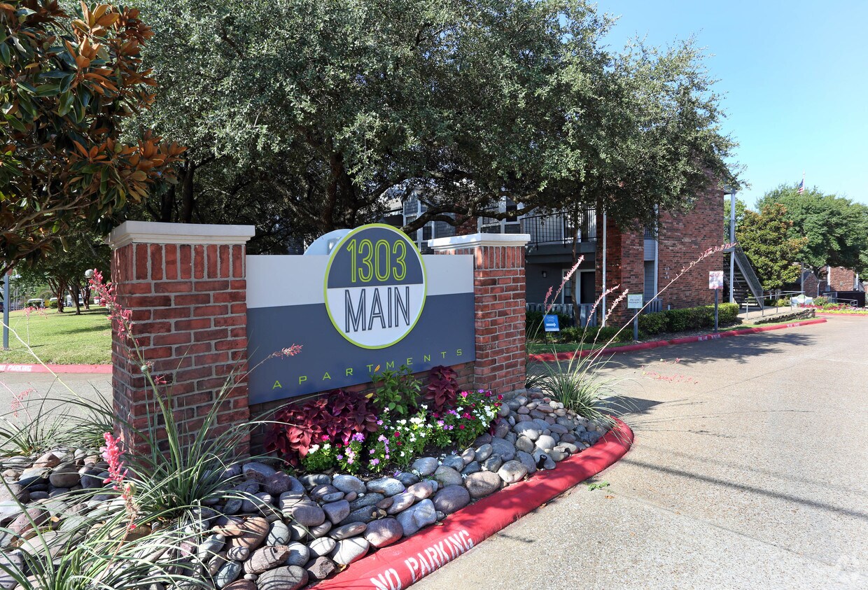 1303 Main Apartments in Duncanville, TX