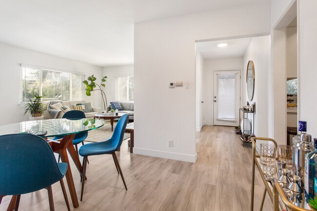 Entry/Living room - 1724 Rotary Dr