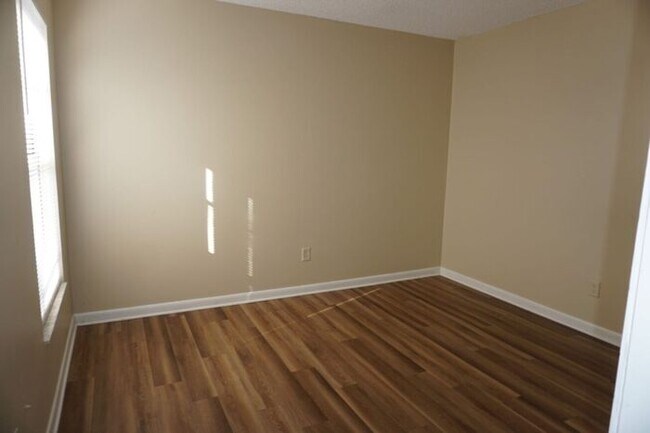 Foto del edificio - 2 Bedroom 2 Bathroom Townhome near NAS Jax