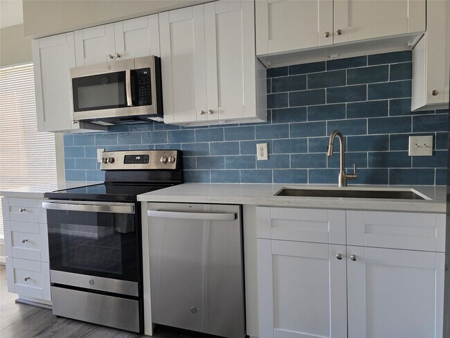 Building Photo - 7887 Kendalia Dr