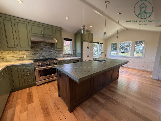 Foto del edificio - Charming and Refreshed Three Bed Carmel Wo...