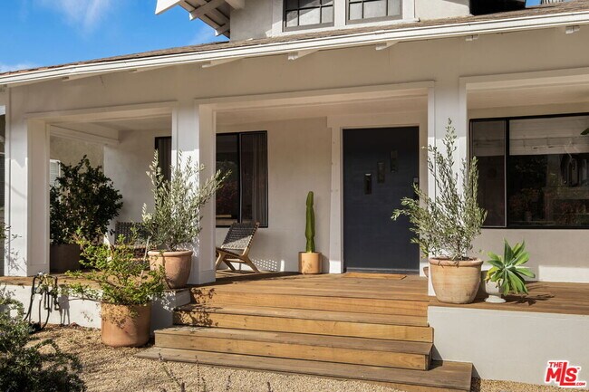 Building Photo - 1217 Sanborn Ave