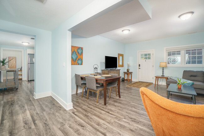 Foto del edificio - 2583 Lakeshore Rd