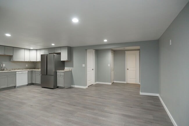 Building Photo - 1523 S Mason Ave