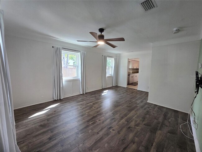 Foto del edificio - 6001 Cedar St NE