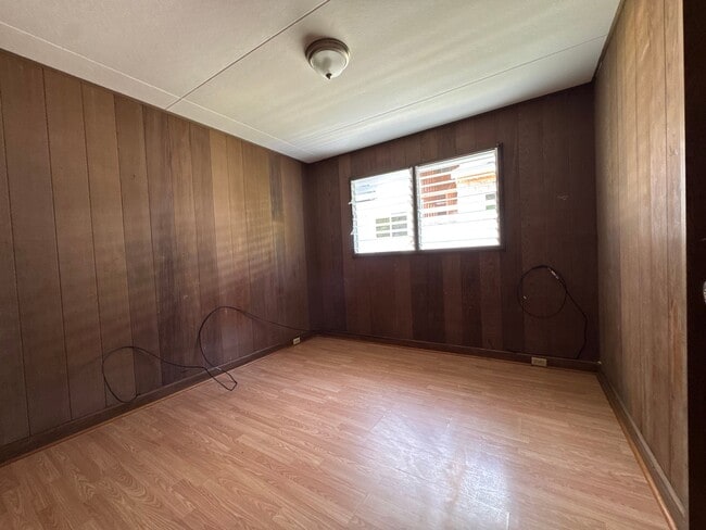 Building Photo - 1581 Pahulu St