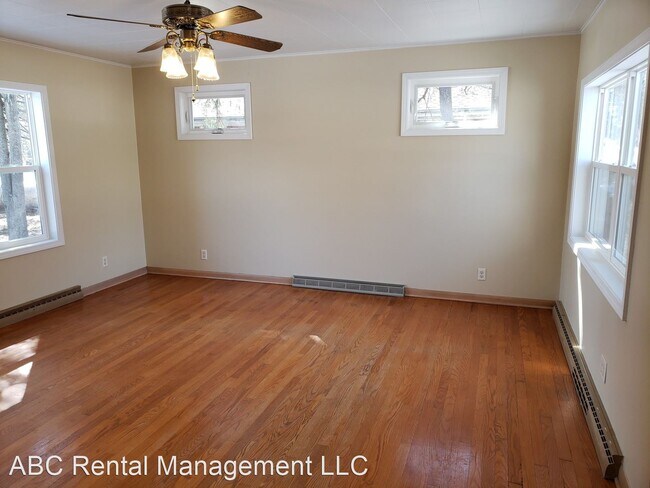 Building Photo - 3 br, 1.5 bath House - 137 Wilson St