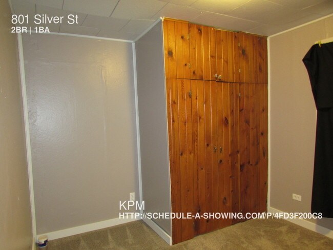 Building Photo - 801 Silver St