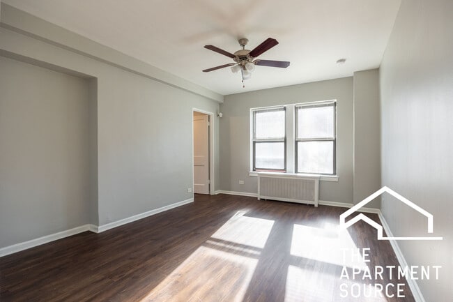 Building Photo - 1140 N La Salle Dr