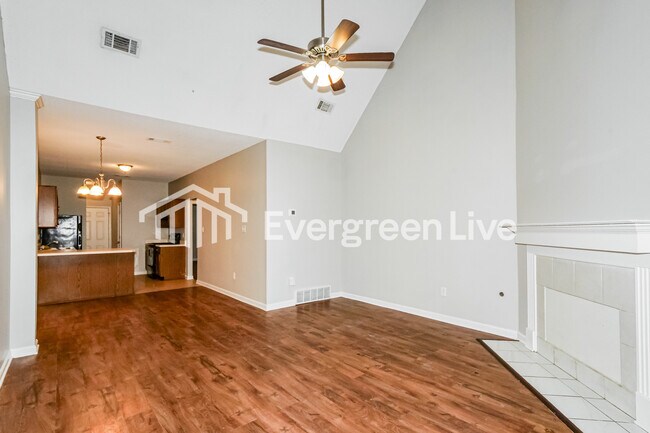 Foto del edificio - 1180 Brady Hollow Ln