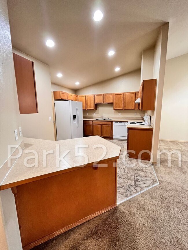 Building Photo - 3-Bedroom Duplex Home - Gated Community - South Hill