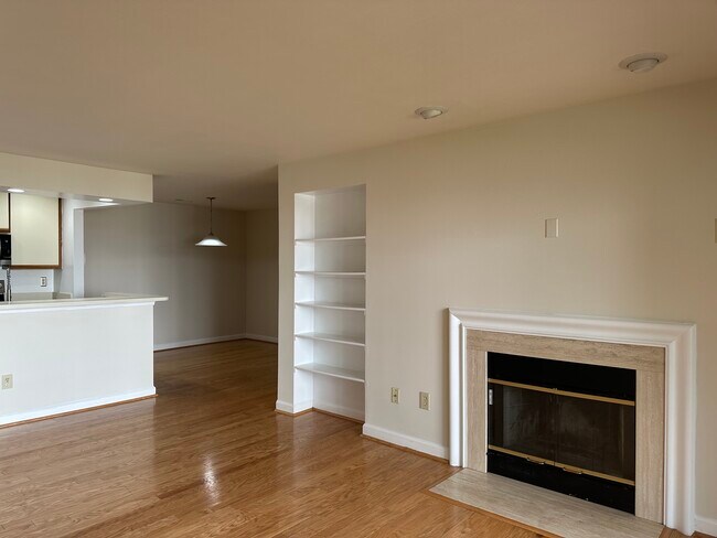 Building Photo - 13601 Sir Thomas Way