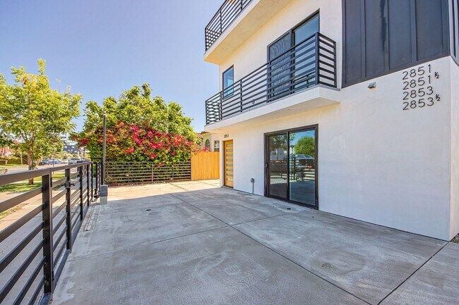 Building Photo - 2851 S Victoria Ave