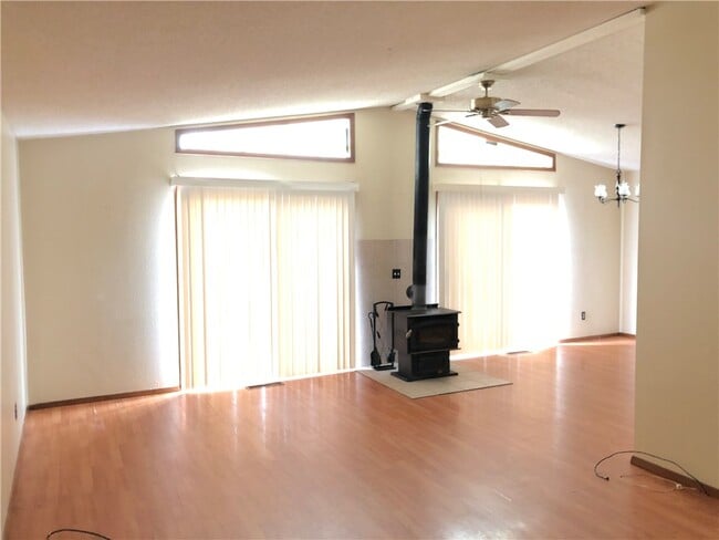 Building Photo - 6 Netherton Ln