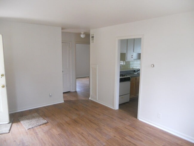 Building Photo - 826 Garfield