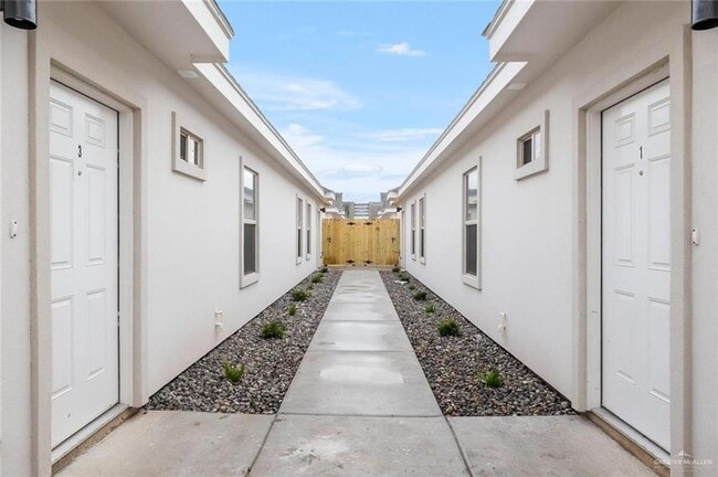 Building Photo - 1415 Petri Dr