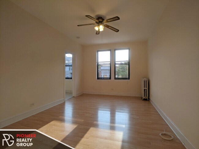 Building Photo - 4846 N Damen Ave