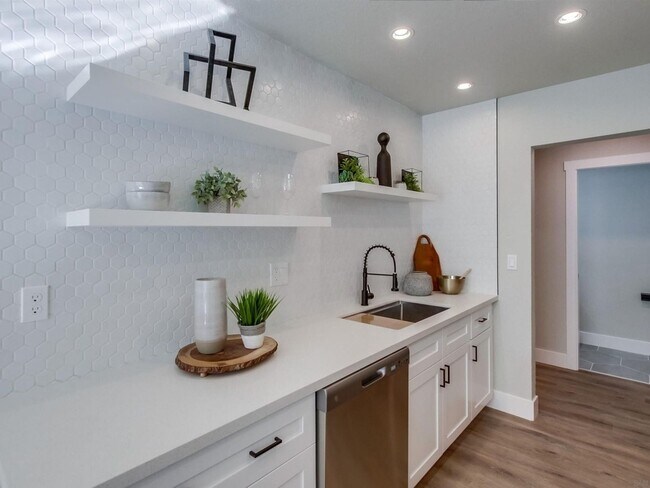 Building Photo - 4 Bedroom Single Family Home in San Diego
