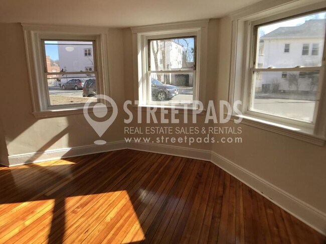 Building Photo - 3 bedroom in Boston MA 02135