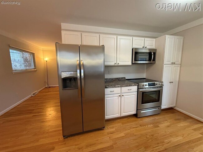 Building Photo - 1204 Montrose Ave