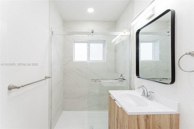 Foto del edificio - 1020 SW 74th Ave